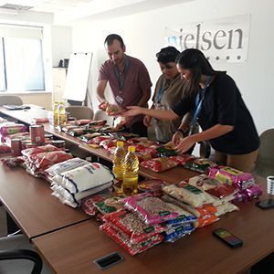 Nielsen employees volunteering with food bank.