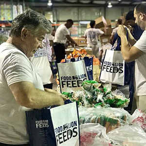 Food Lion Volunteer Volunteers from Food Lion at food bank