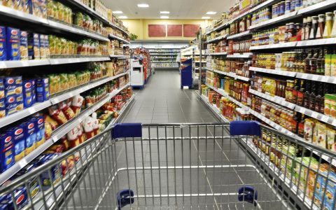 Photo of a grocery store aisle
