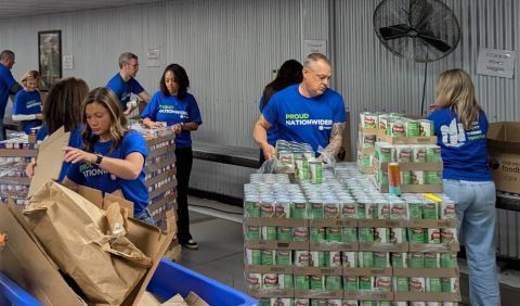 Nationwide Foundation volunteers at Mid-Ohio Food Collective