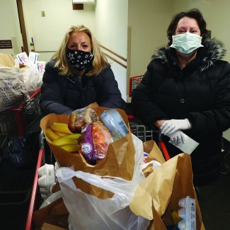 Cleveland Kosher Food Pantry volunteers deliver food to seniors in their homes