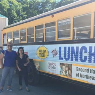 Lunch Express bus in Tennessee helping hungry kids in the summer.
