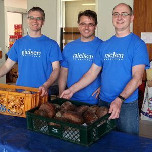 Nielsen employees volunteering