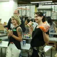 BoxLunch employees volunteering at a food bank